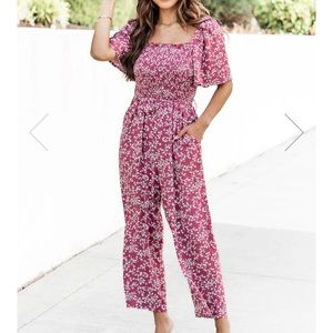 Berry floral jumpsuit from Pink Lily! 
Size small, only worn to try on!